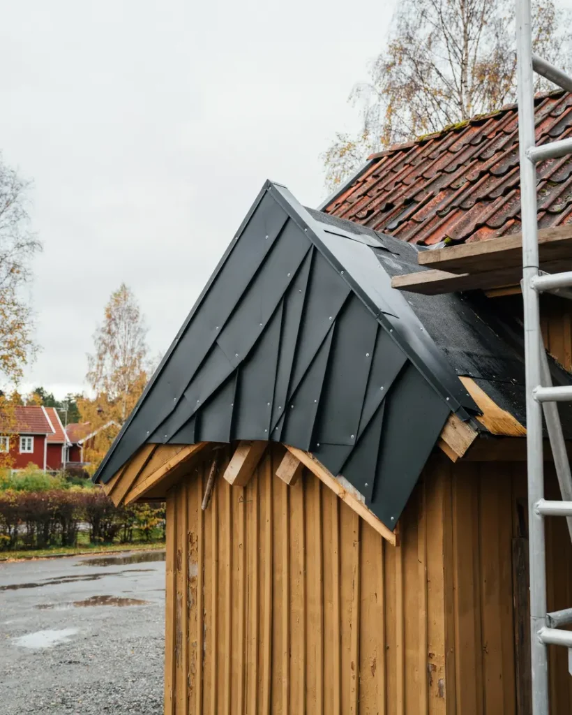byta vindskivor och pl t p gaveln att t nka p